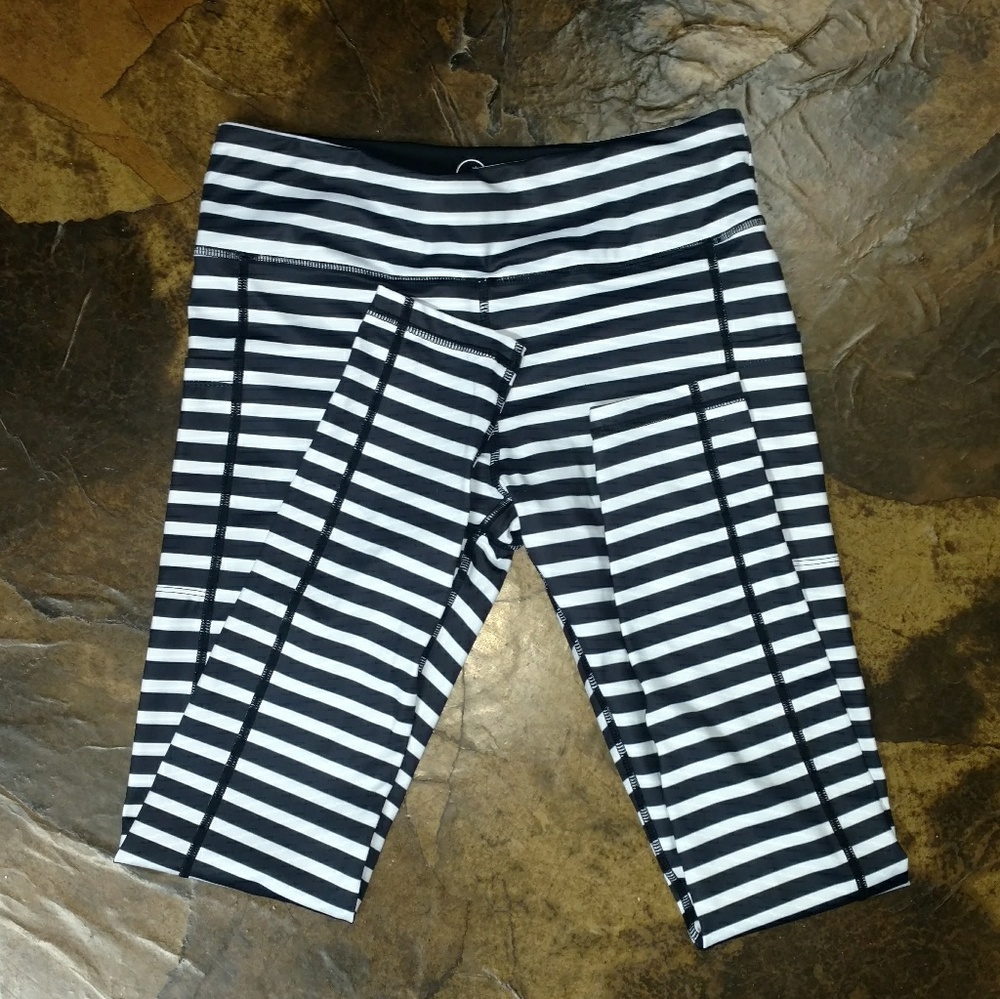 Belcorva stripe yoga pants/ Lulu Lemon look alikes